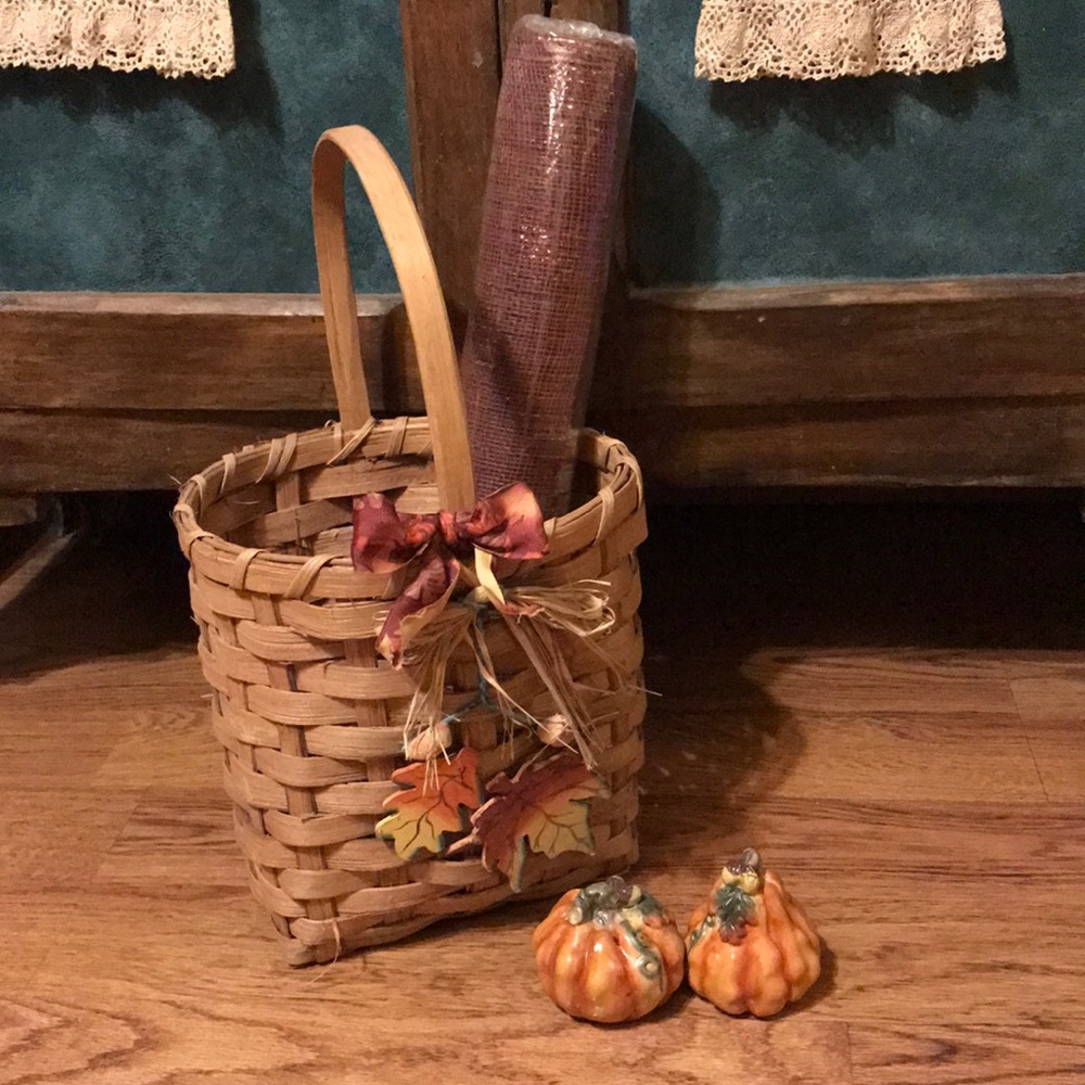 3 Pc. fall Decor set( Basket, Mesh, S&P Shakers